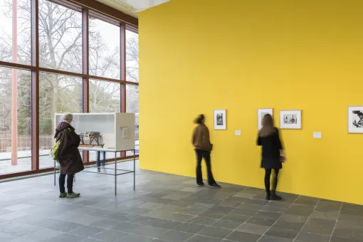 Menschen in der Ausstellung
