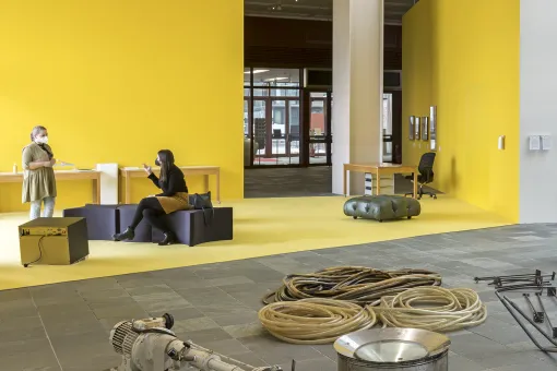 Menschen in der Ausstellung
