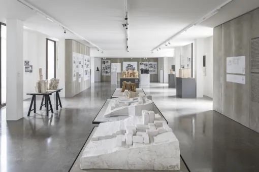 Ausstellungsansicht "WOTRUBA. Himmelwärts"