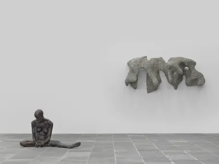 Ausstellungsansicht Ugo Rondinone im Erdgeschoss des Belvedere 21