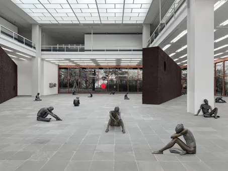 Ausstellungsansicht Ugo Rondinone im Erdgeschoss des Belvedere 21