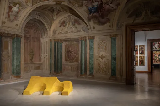 Installationsansicht "Lena Henke. Aldo Rossi’s Sleeping Elephant"