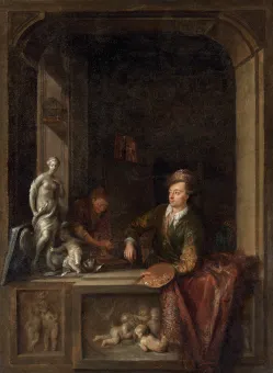 Das Bild zeigt eine Szene in einem Atelier. Im Vordergrund sitzt ein junger Mann, der einen Pinsel und eine Palette hält. Er trägt eine auffällige Bekleidung und hat einen nachdenklichen Gesichtsausdruck. Neben ihm befindet sich eine Skulptur einer weiblichen Figur. Im Hintergrund ist eine weitere Person zu sehen, die an einem Tisch arbeitet und mit einem Kunstwerk beschäftigt ist. An der Wand im Hintergrund hängen einige Bilder. Der Raum wirkt lichtarm und geheimnisvoll. [KI-generiert mit ChatGPT]