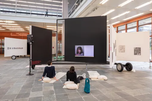 Ausstellungsansicht "Über das Neue Wiener Szenen und darüber hinaus"
