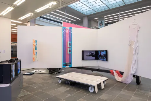 Ausstellungsansicht "Über das Neue Wiener Szenen und darüber hinaus"