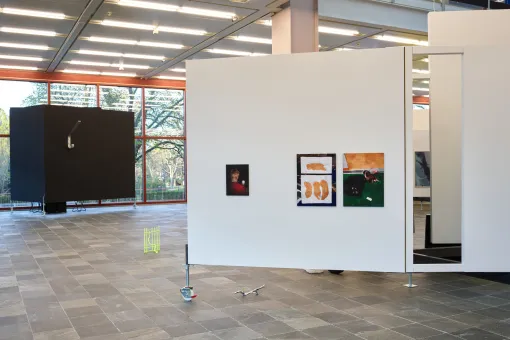 Ausstellungsansicht "Über das Neue Wiener Szenen und darüber hinaus"