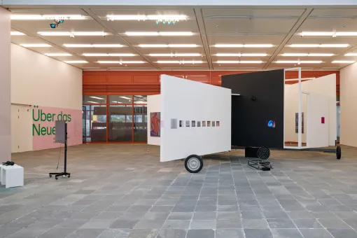 Ausstellungsansicht "Über das Neue Wiener Szenen und darüber hinaus"