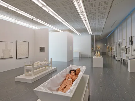 Ausstellungsansicht "Renate Bertlmann. Fragile Obsessionen" im Belvedere 21
