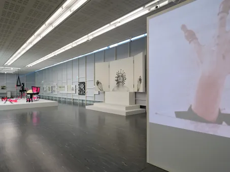 Ausstellungsansicht "Renate Bertlmann. Fragile Obsessionen" im Belvedere 21