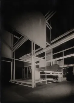 Rauminstallation von Friedrich Kiesler