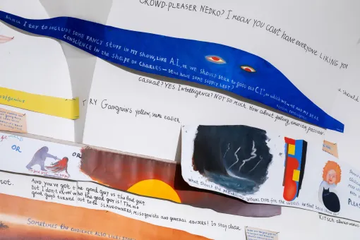 Installationsansicht der Collagen von Bild- und Textausschnitten des Künstlers Nedko Solakov im Garderobenraum des Oberen Belvedere