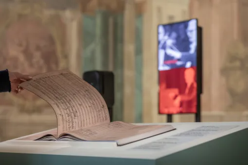 Installationsansicht "CARLONE CONTEMPORARY: Dara Birnbaum. Bruckner: Symphonie Nr. 5 B-Dur"