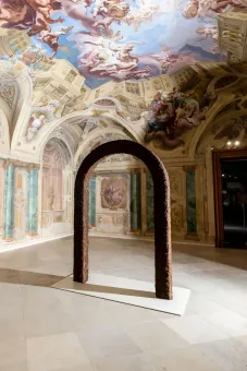 Installationsansicht "Ugo Rondinone. arched landscape"