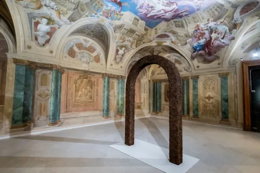 Installationsansicht "Ugo Rondinone. arched landscape"