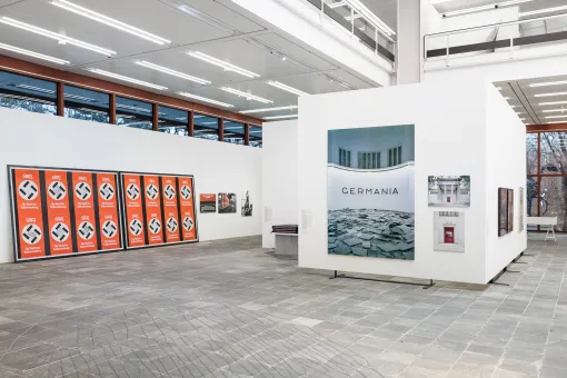 Ausstellungsansicht "Hans Haacke. Retrospektive", Belvedere 21