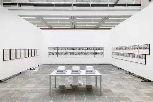 Ausstellungsansicht "Hans Haacke. Retrospektive", Belvedere 21