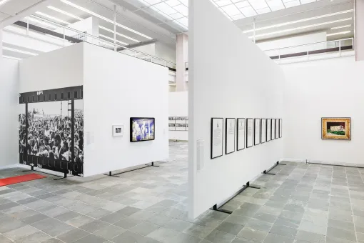 Ausstellungsansicht "Hans Haacke. Retrospektive", Belvedere 21