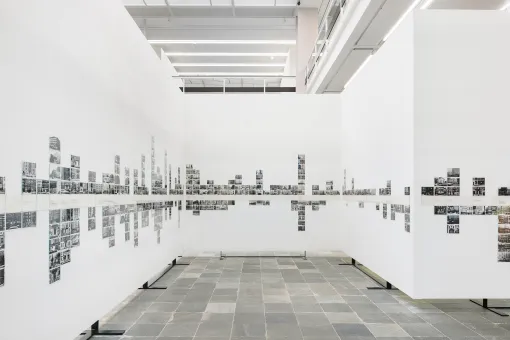 Hans Haacke, Geburts- und Wohnprofil von Galerie- besuchern, Teil 1 und 2, 1969–70, Installationsansicht Belvedere 21