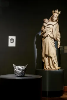 Installationsansicht "CARLONE CONTEMPORARY: Sarah Ortmeyer. DIABOLUS (PROTECTOR)", Oberes Belvedere