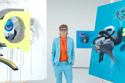 Porträt von Ashley Hans Scheirl in der Ausstellung "Ashley Hans Scheirl. In & Out of Painting*" 