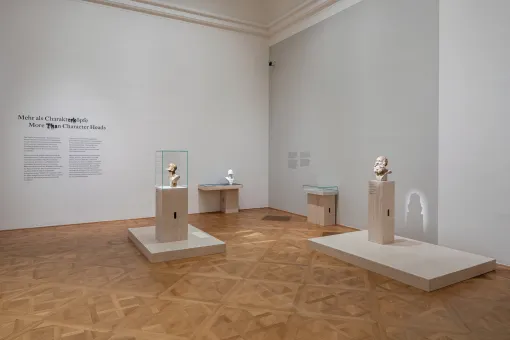 Ausstellungsansicht "Franz Xaver Messerschmidt. Mehr als Charakterköpfe", Unteres Belvedere