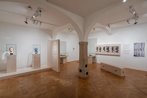 Ausstellungsansicht "Franz Xaver Messerschmidt. Mehr als Charakterköpfe", Unteres Belvedere