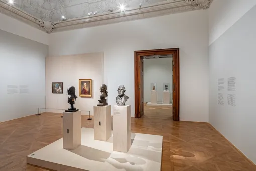 Ausstellungsansicht "Franz Xaver Messerschmidt. Mehr als Charakterköpfe", Unteres Belvedere