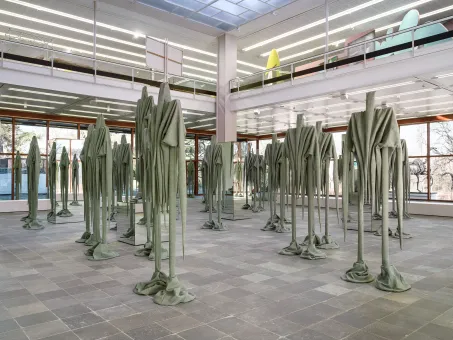 Ausstellungsansicht "Sandra Mujinga. Skin to Skin", Belvedere 21