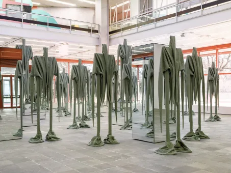 Ausstellungsansicht "Sandra Mujinga. Skin to Skin", Belvedere 21