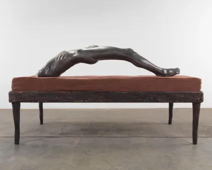 Bronze, Stoff, Metall  116,8 x 193 x 99,1 cm  