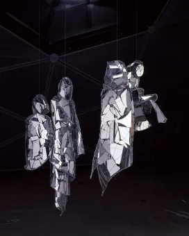Spiegel, Aluminum, Stahl, Leder  250 x 175 x 180 cm
