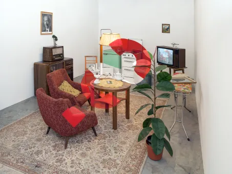 Möbelensemble, Videokamera, Fernseher, Fotografien von Österreichischen Bundespräsidenten
