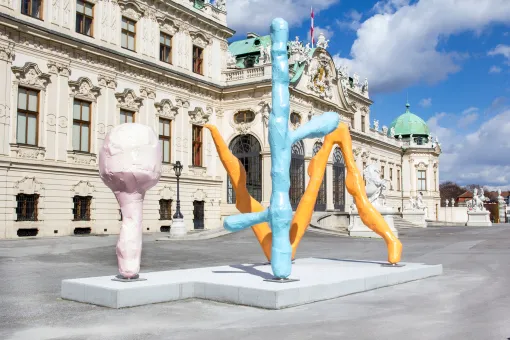 Aluminium lackiert, in drei Teilen  300 x 125 x 125 cm (rosa), 370 x 500 x 250 cm (orange), 510 x 270 x 200 cm (blau)  Courtesy Franz West Privatstiftung