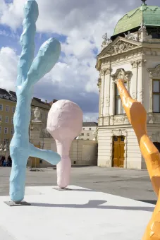 Aluminium lackiert, in drei Teilen  300 x 125 x 125 cm (rosa), 370 x 500 x 250 cm (orange), 510 x 270 x 200 cm (blau)  Courtesy Franz West Privatstiftung