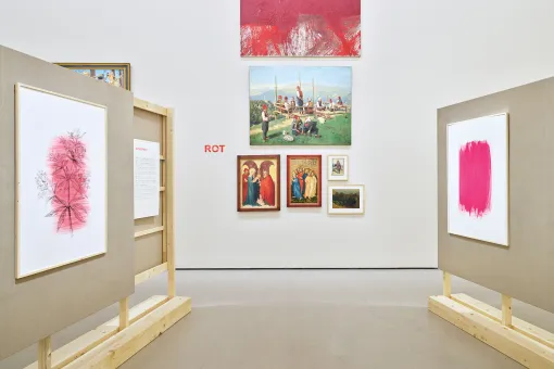 Ausstellungsraum mit Werken Johanna Kandls und Bildern aus der Belvedere Sammlung