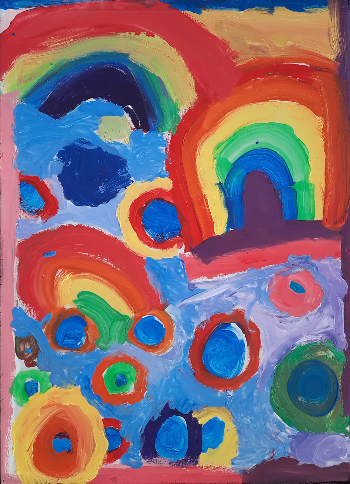 Schulkinder mit Regenbogenbild