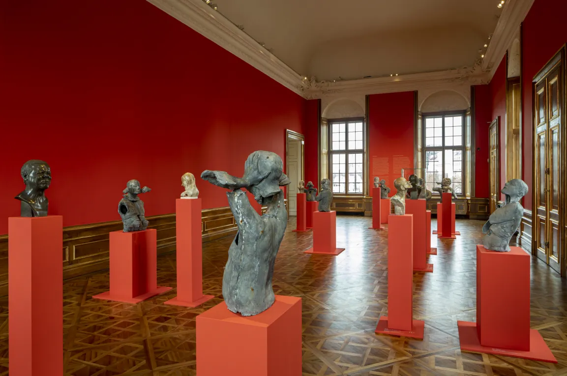 Ausstellungsansichten "FACE TO FACE. Marc Quinn meets Franz Xaver Messerschmidt"