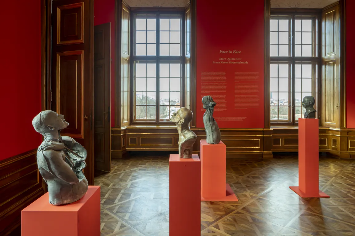 Ausstellungsansichten "FACE TO FACE. Marc Quinn meets Franz Xaver Messerschmidt"