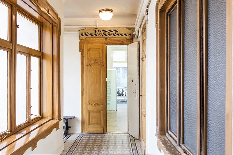 Eingang zur Vereinigung bildender Künstlerinnen Österreichs 