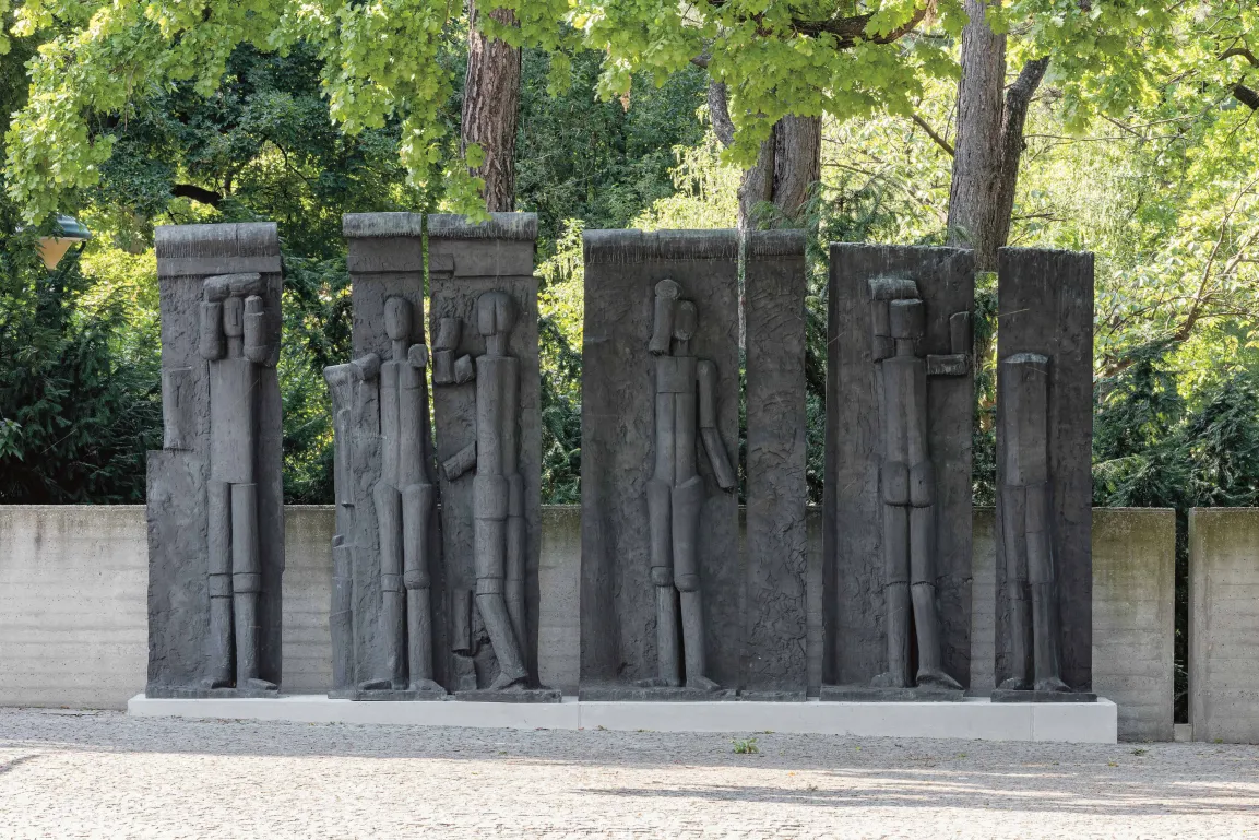 Skulptur Figurenrelief von Fritz Wotruba