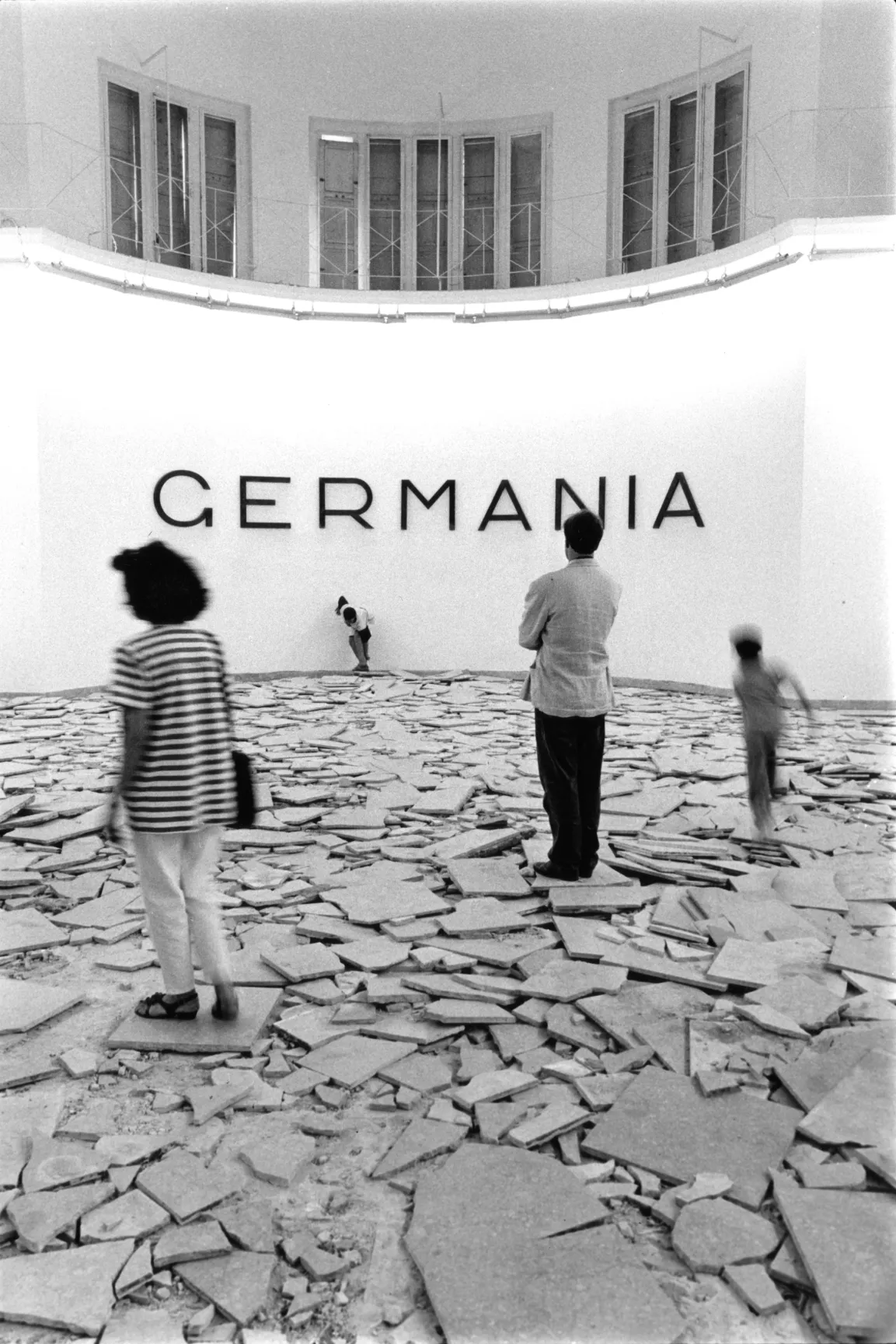 Hans Haacke, Germania, German Pavilion, Venice Biennale, 1993