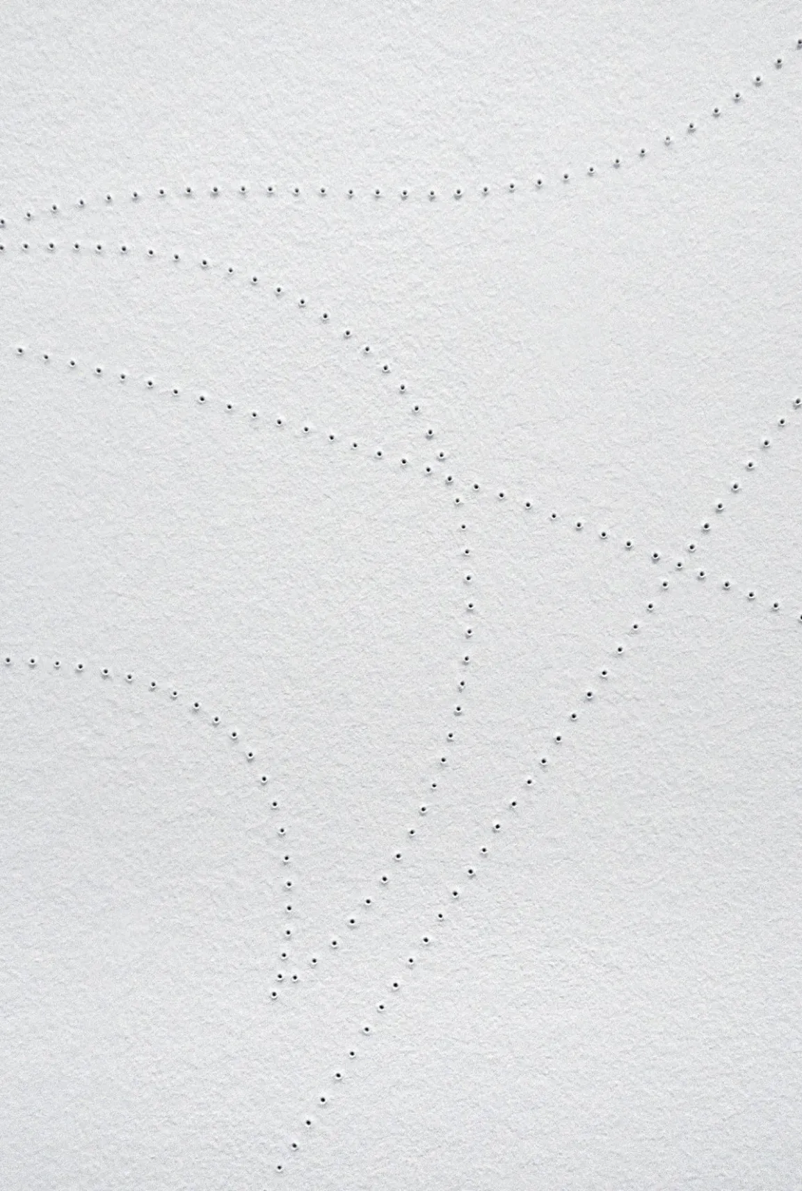 Ausstellungsansicht "Die Macht des Ornaments", 2009, Detail der Wandbohrung mit Hammer und Stichel auf die Wand übertragen