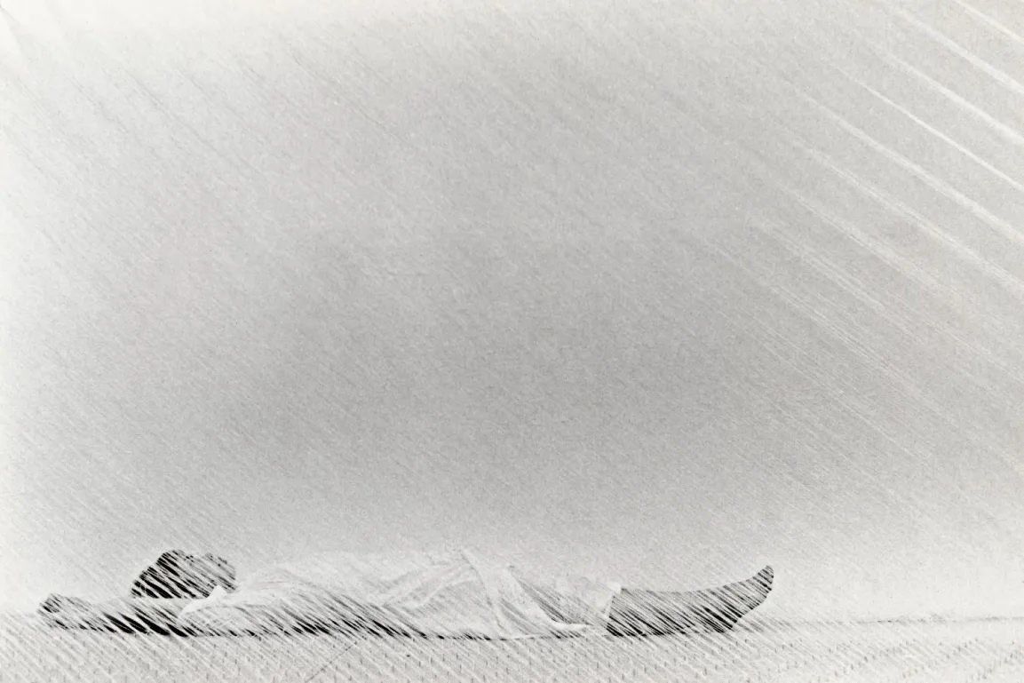 Yoshiko Chuma während der Performance A Girl on Trail Dinosaur, 1979
