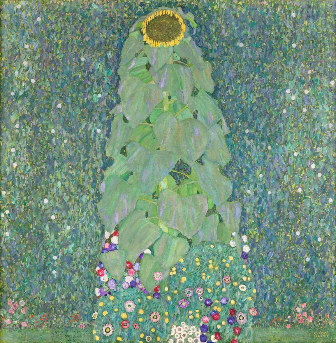 Gustav Klimts Meisterwerk Sonnenblume: Die Blume ragt bildmittig vor einer grünen Wand aus Blättern empor