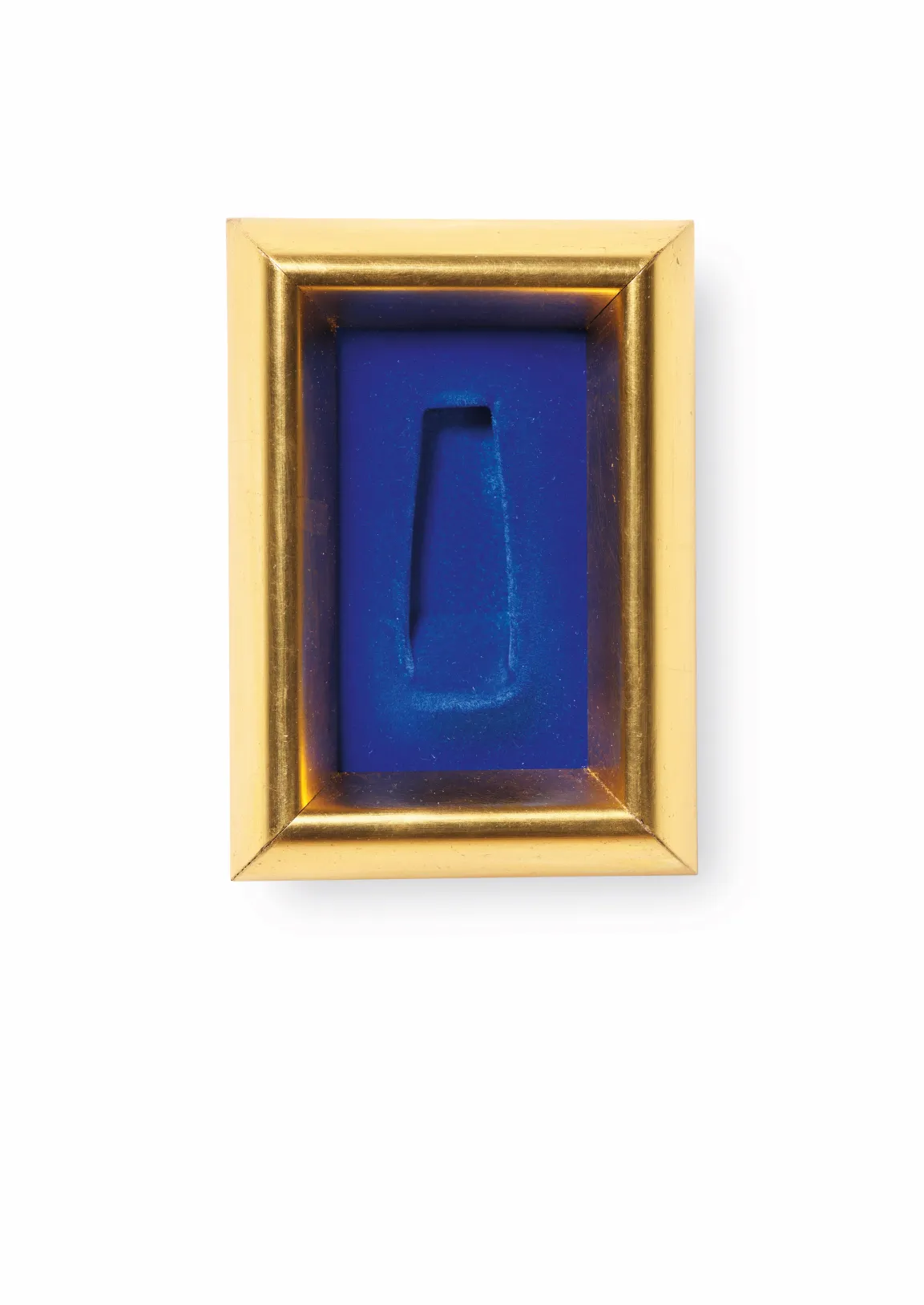 Parfum-Devotionalie mit blauem Seidenfilz in einem goldenen Rahmen