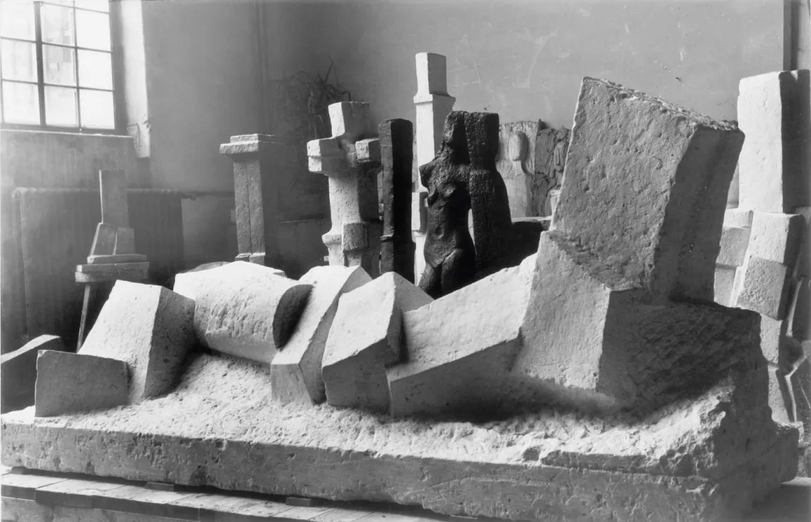 Blick in das Atelier von Fritz Wotruba, um 1970; Foto: Belvedere, Wien, Nachlass Fritz Wotruba