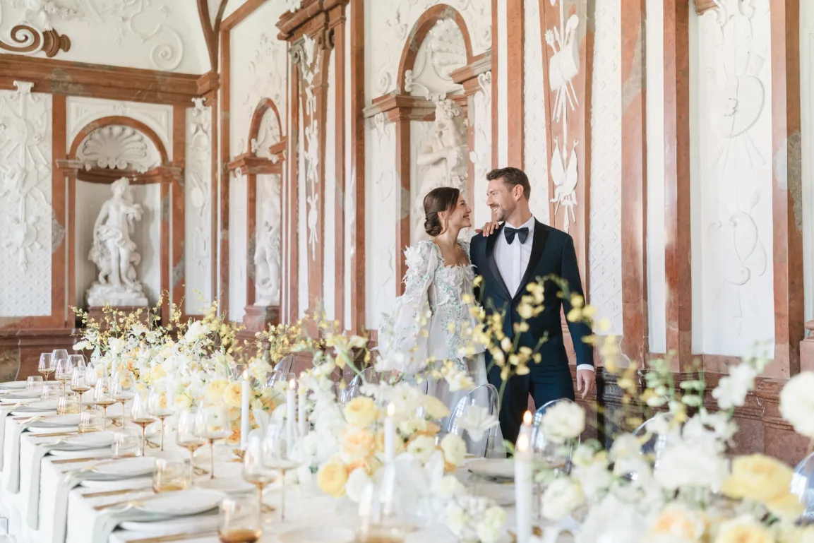 Hochzeitpaar bei der Hochzeitfeier