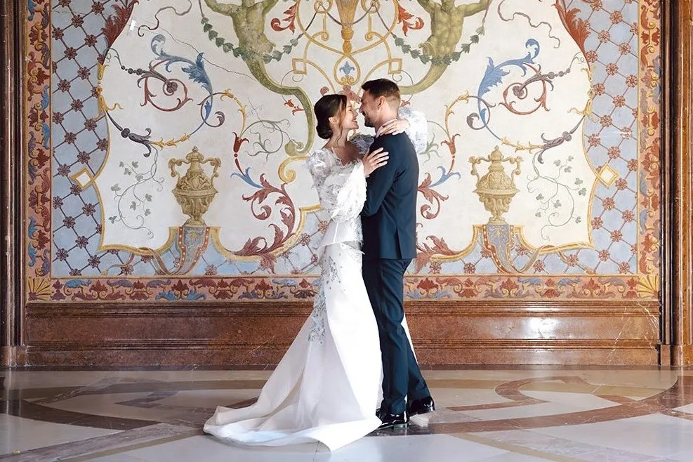 Hochzeitspaar im Groteskensaal