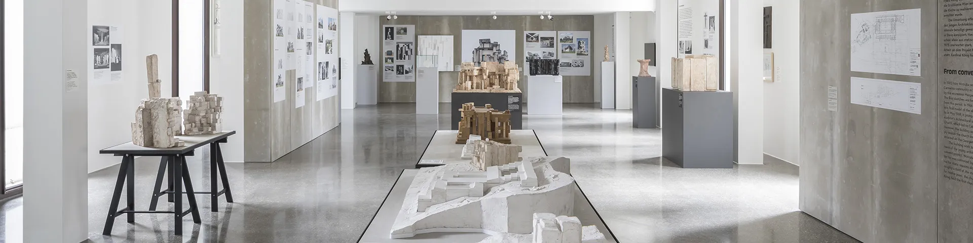 Ausstellungsansicht "WOTRUBA. Himmelwärts"