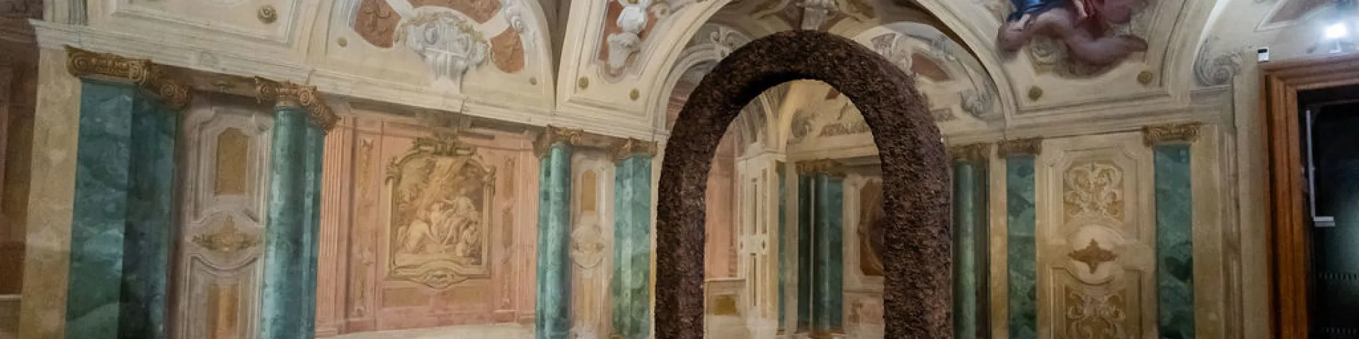 Installationsansicht "Ugo Rondinone. arched landscape"